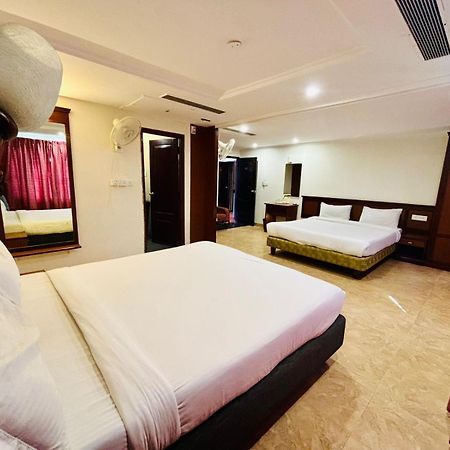 Hotel Sandalwood Inn Бангалор Екстериор снимка